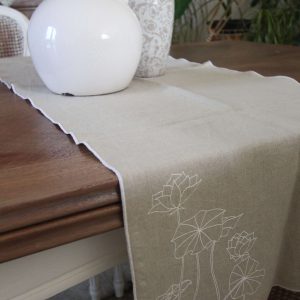 chemin de table lotus blanc