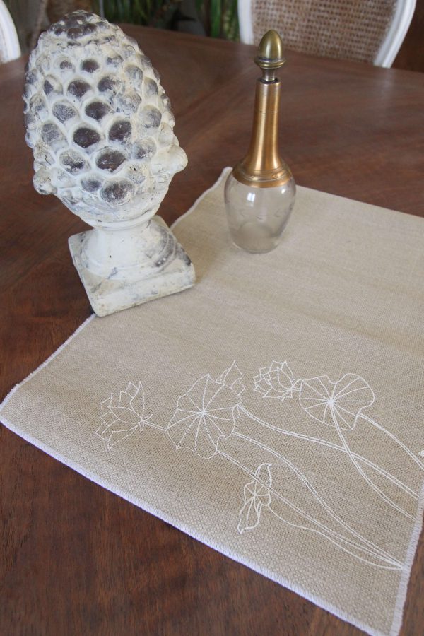 chemin de table lotus blanc 3