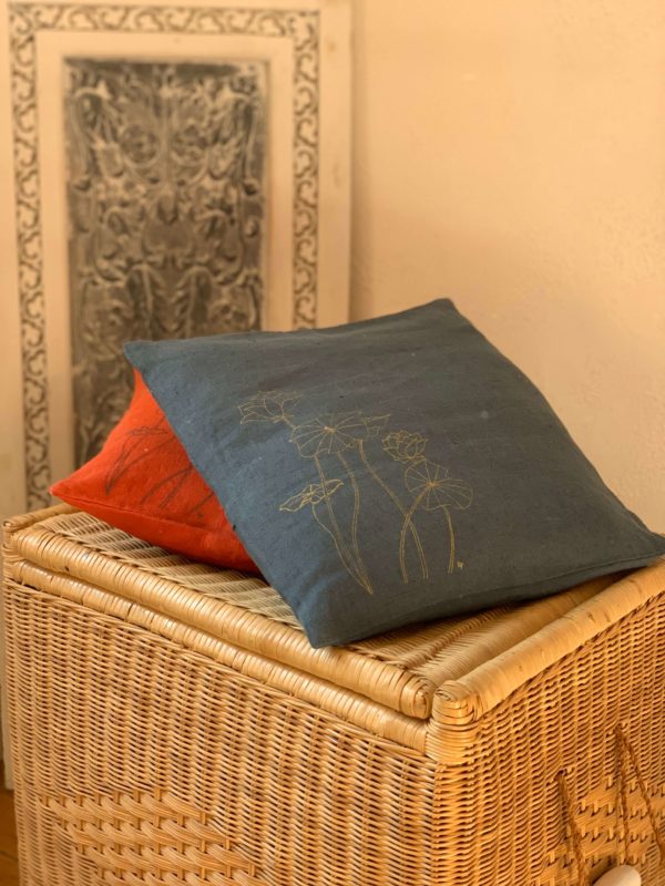 Housse-coussin-lotus-bleu-petrole-2