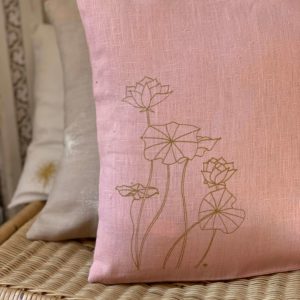 Housse-coussin-lotus-rose-poudre-1