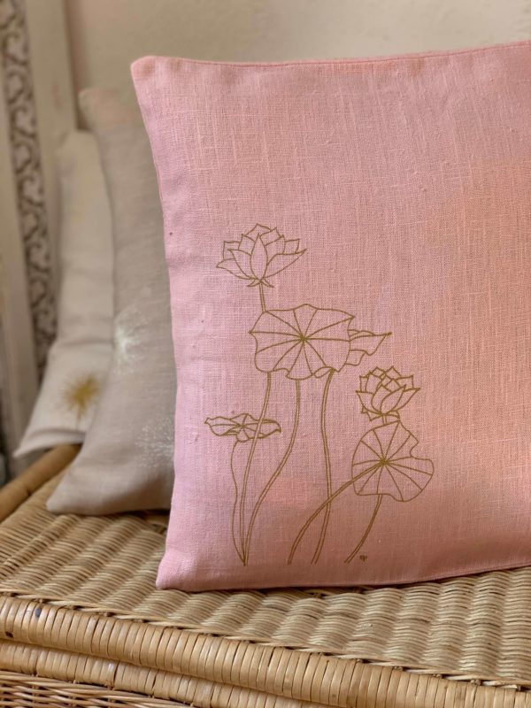 Housse-coussin-lotus-rose-poudre-1